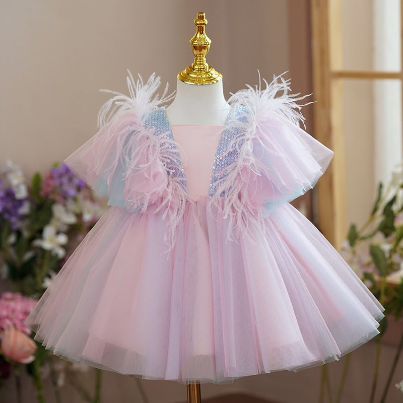 Robe de princesse à la mode pour filles avec parapluie.