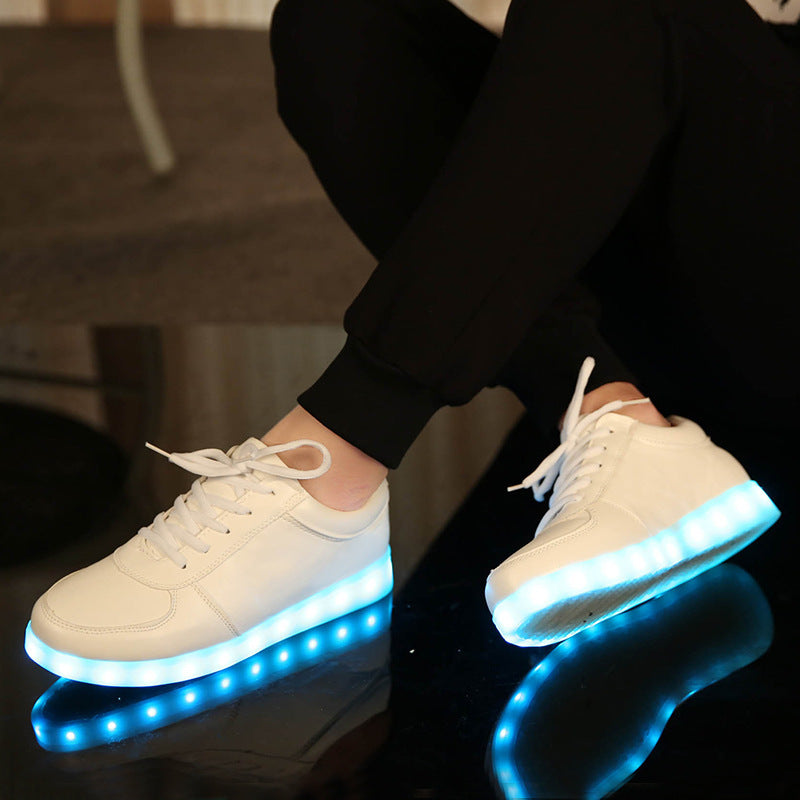 Chaussures lumineuses colorées pour amoureux Chaussures lumineuses Chaussures décontractées Chaussures à planche rechargeables par USB