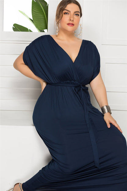 Vestido suelto de talla grande de color liso con cuello en V