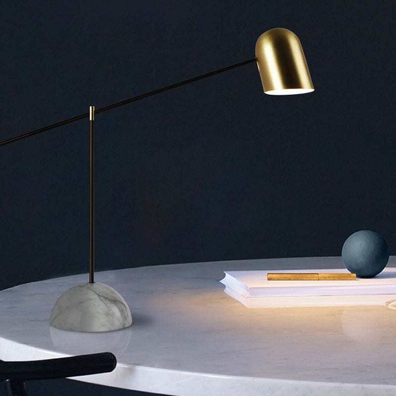 Lámpara de mesa de hotel, modelo de metal y mármol simple
