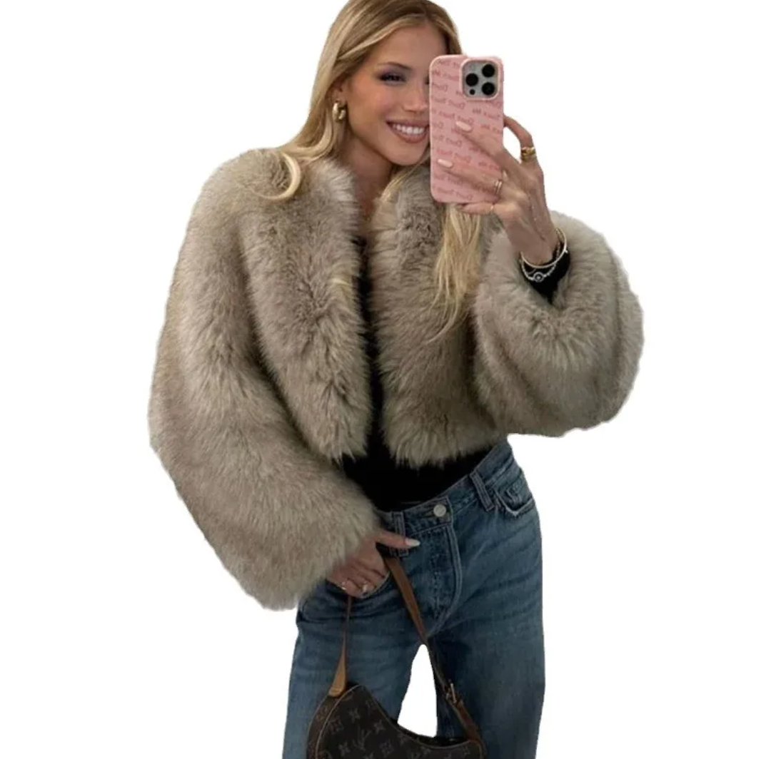 Abrigo corto de piel sintética – Chaqueta lujosa y esponjosa para mujer | Declaración de moda de invierno