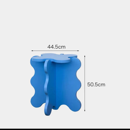 Table pétale ondulée de dessin animé de couleur crème