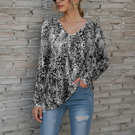 Camiseta de manga larga plisada con estampado y cuello de pico, talla grande, para mujer