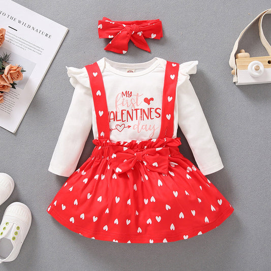 Traje de tres piezas de manga larga con estampado de letras y corazón de durazno para niños