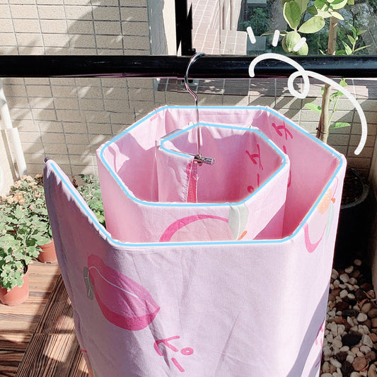 Cintre multifonctionnel pour le séchage des couettes et des draps