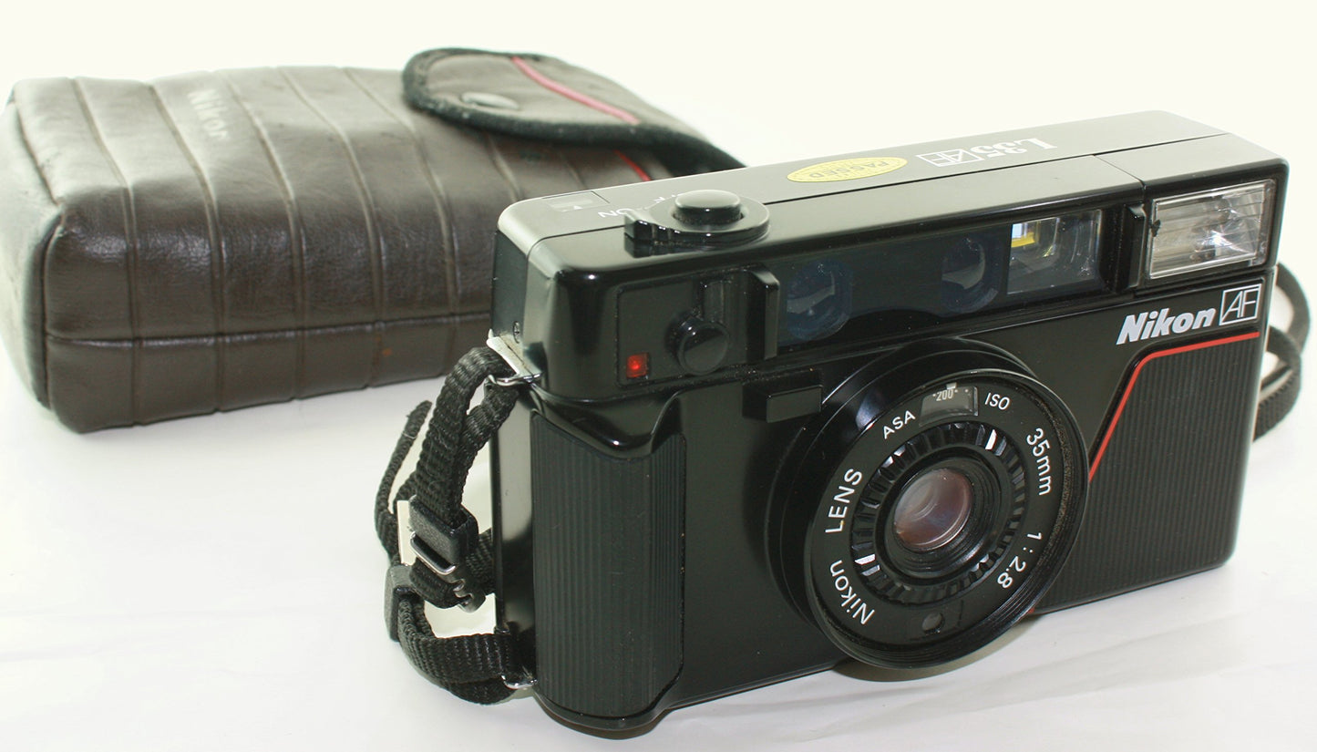 Nikon L35 AF One Touch L35AF Point and Shoot 35MM Film Camera Bulit-in Flash AF lens Film loader (Renewed)