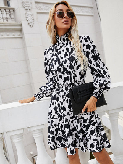 Informations sur le produit : Robe mi-longue à manches longues léopard, col rond et volants