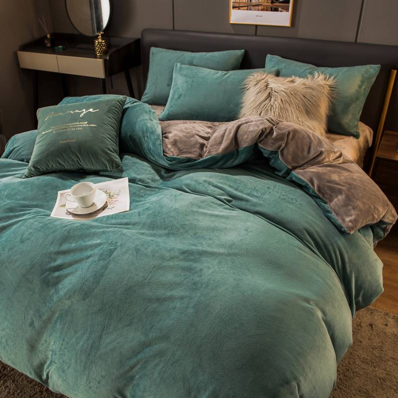 Juego de tres piezas de franela gruesa para cama con superficie y dobladillo para cama doble
