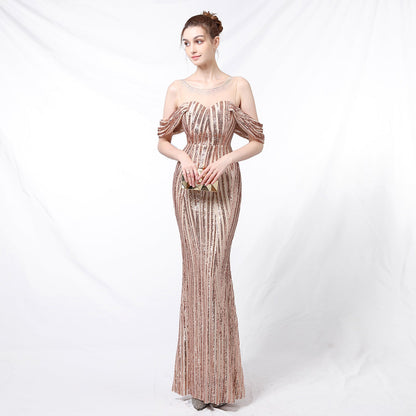 Longue robe à paillettes avec fente avant et arrière