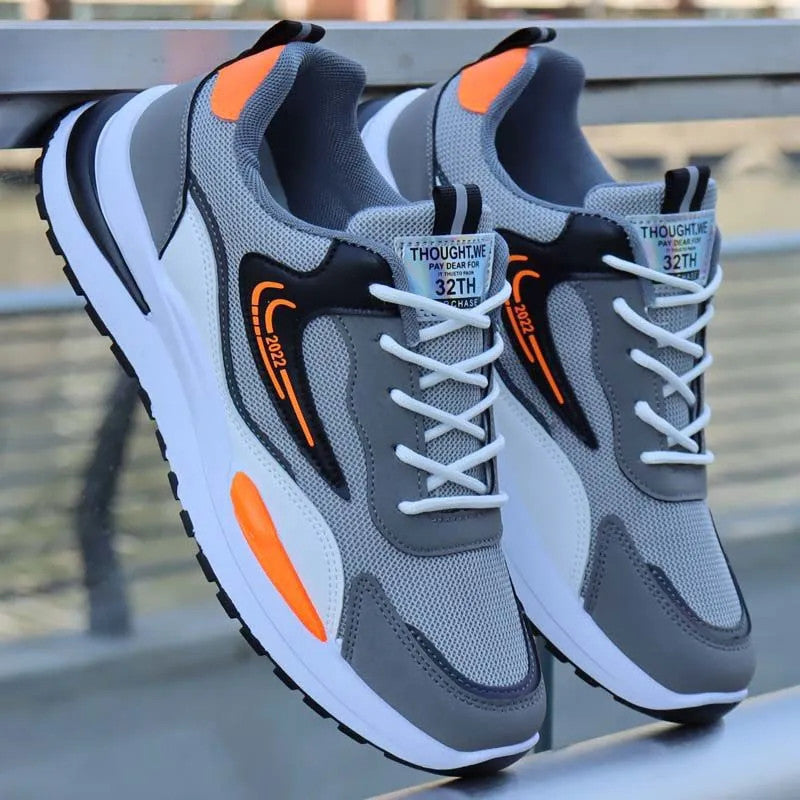 Chaussures d'été respirantes en maille pour hommes : la tendance sneaker qui va avec tout.