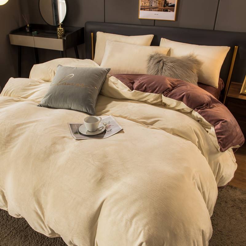 Juego de tres piezas de franela gruesa para cama con superficie y dobladillo para cama doble