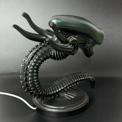 Lampe de bureau USB tête d'extraterrestre – Veilleuse de science-fiction en résine pour chambre, bureau et décoration d'Halloween