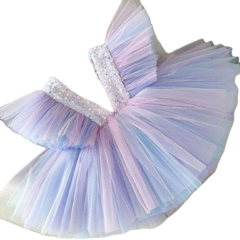 Robe de princesse à la mode pour filles avec parapluie.