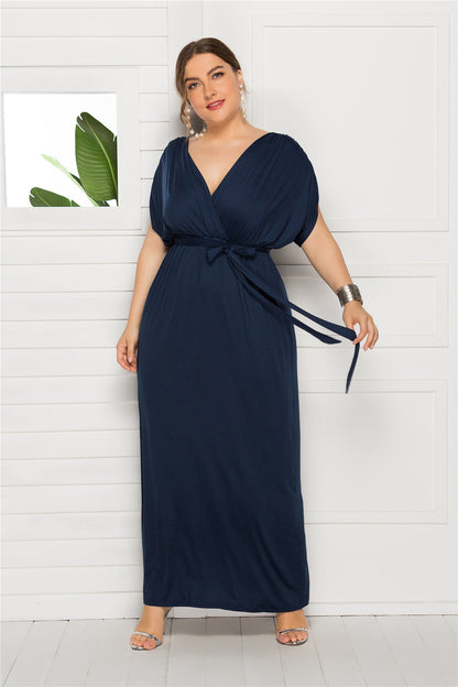 Vestido suelto de talla grande de color liso con cuello en V