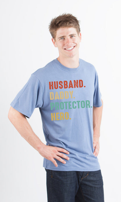 Époux, Papa, Protecteur, Héros T-Shirt Graphique à Manches Courtes Homme en Viscose de Bambou/Coton Biologique