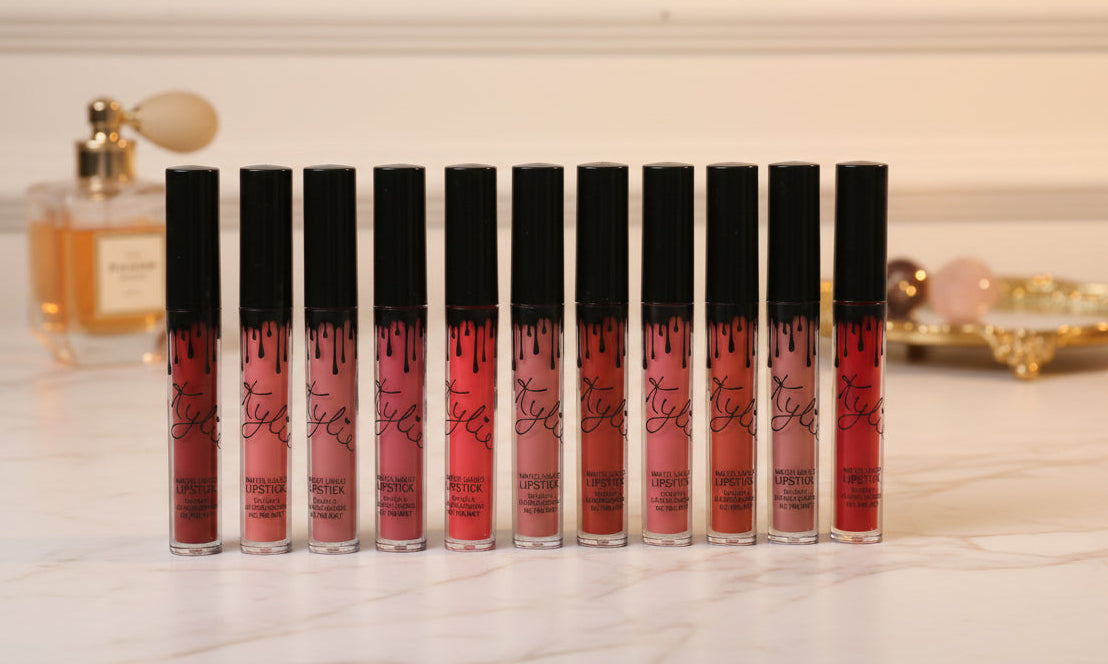 KYLIE Set de Brillos Labiales Mate 12 Lazos
