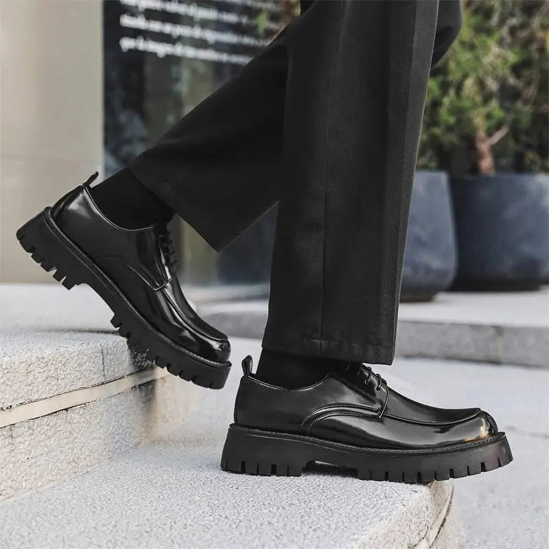 Zapatos casuales de cuero para hombre con costuras rojas