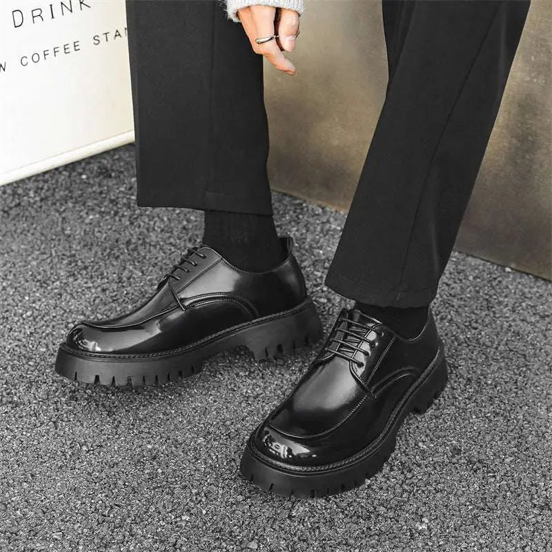 Zapatos casuales de cuero para hombre con costuras rojas
