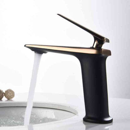 Grifo de baño moderno Clark de un solo orificio