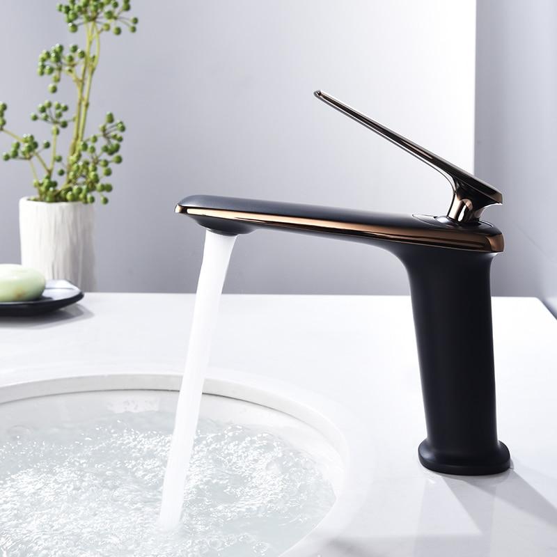 Grifo de baño moderno Clark de un solo orificio