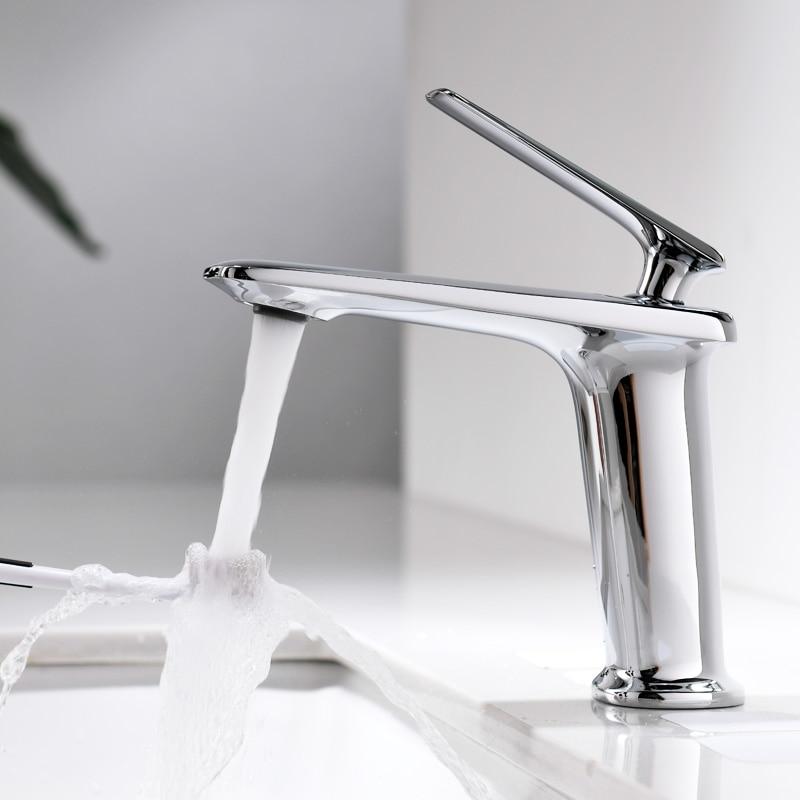 Grifo de baño moderno Clark de un solo orificio