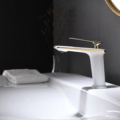 Grifo de baño moderno Clark de un solo orificio