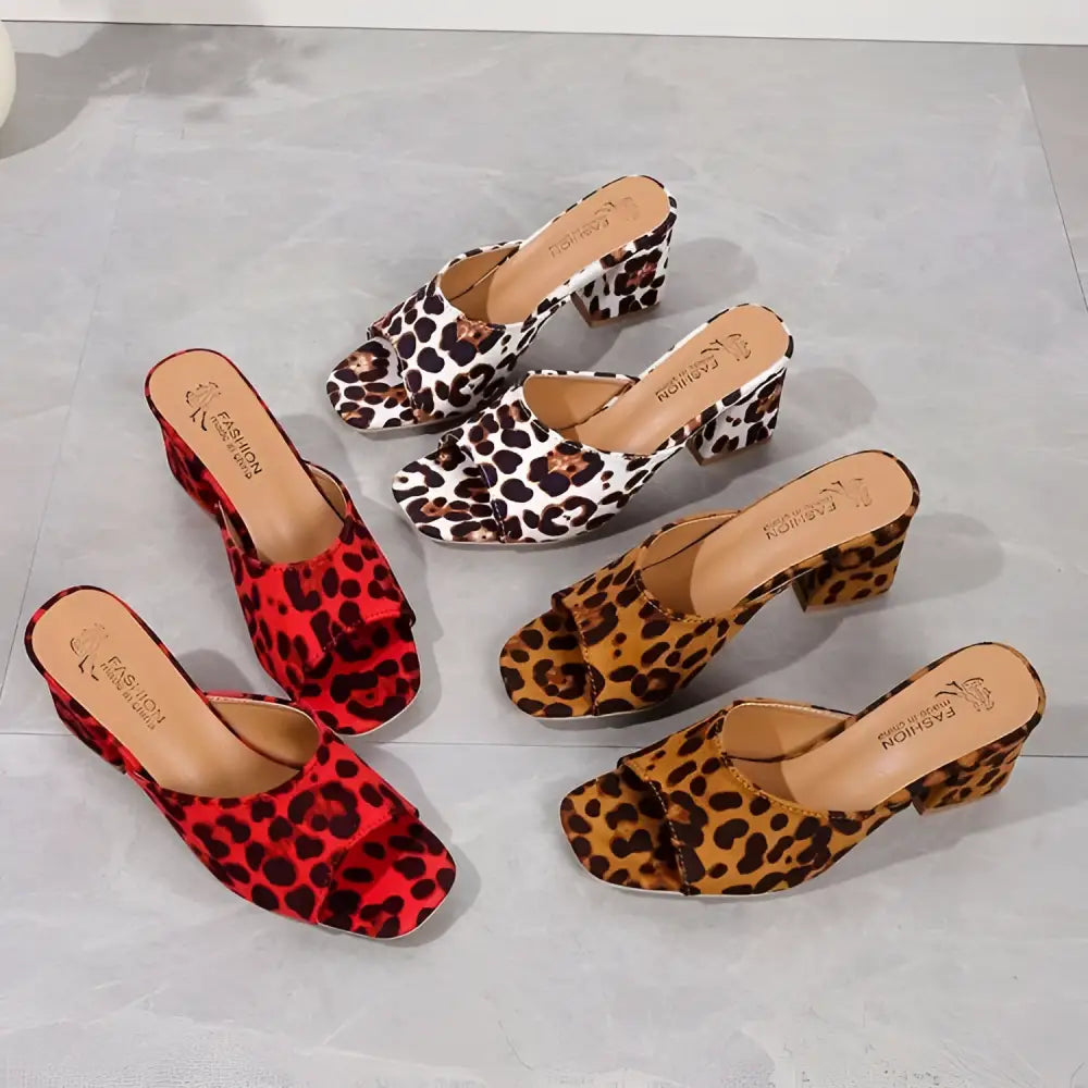 Sandalias Rojas de Leopardo con Punta Cuadrada y Tacón Ancho de Verano