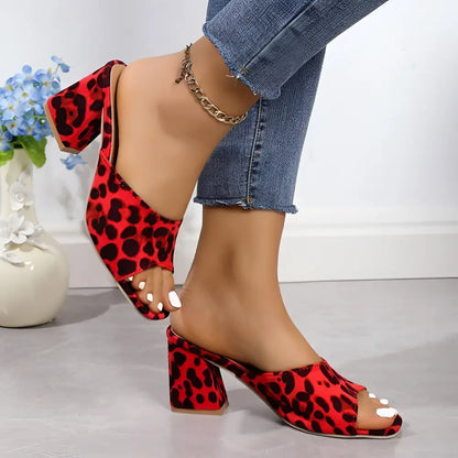 Sandalias Rojas de Leopardo con Punta Cuadrada y Tacón Ancho de Verano