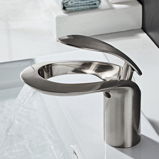 Mitigeur de lavabo de salle de bain LunaMist au design contemporain avec poignée unique et évidement rond