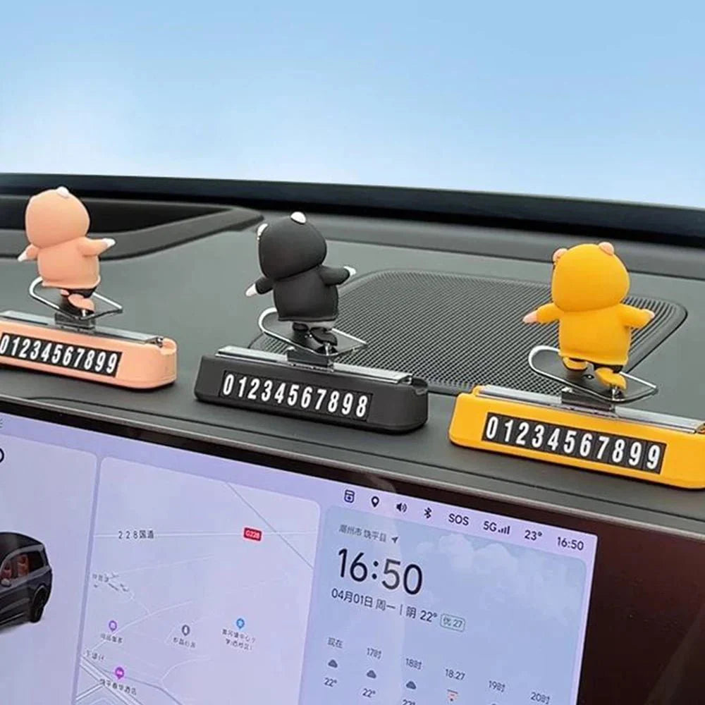 Ornement de voiture pour tableau de bord Ours Skateboard | Plaque d'immatriculation magnétique et décoration de voiture dessin animé